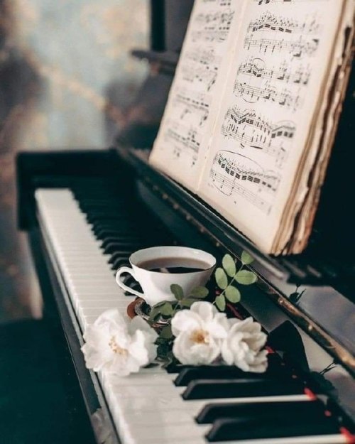 свята, фортепіано